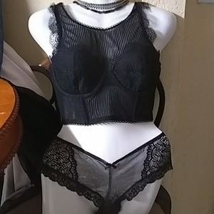 Nwt Victoria secret black bra set size 34D medium